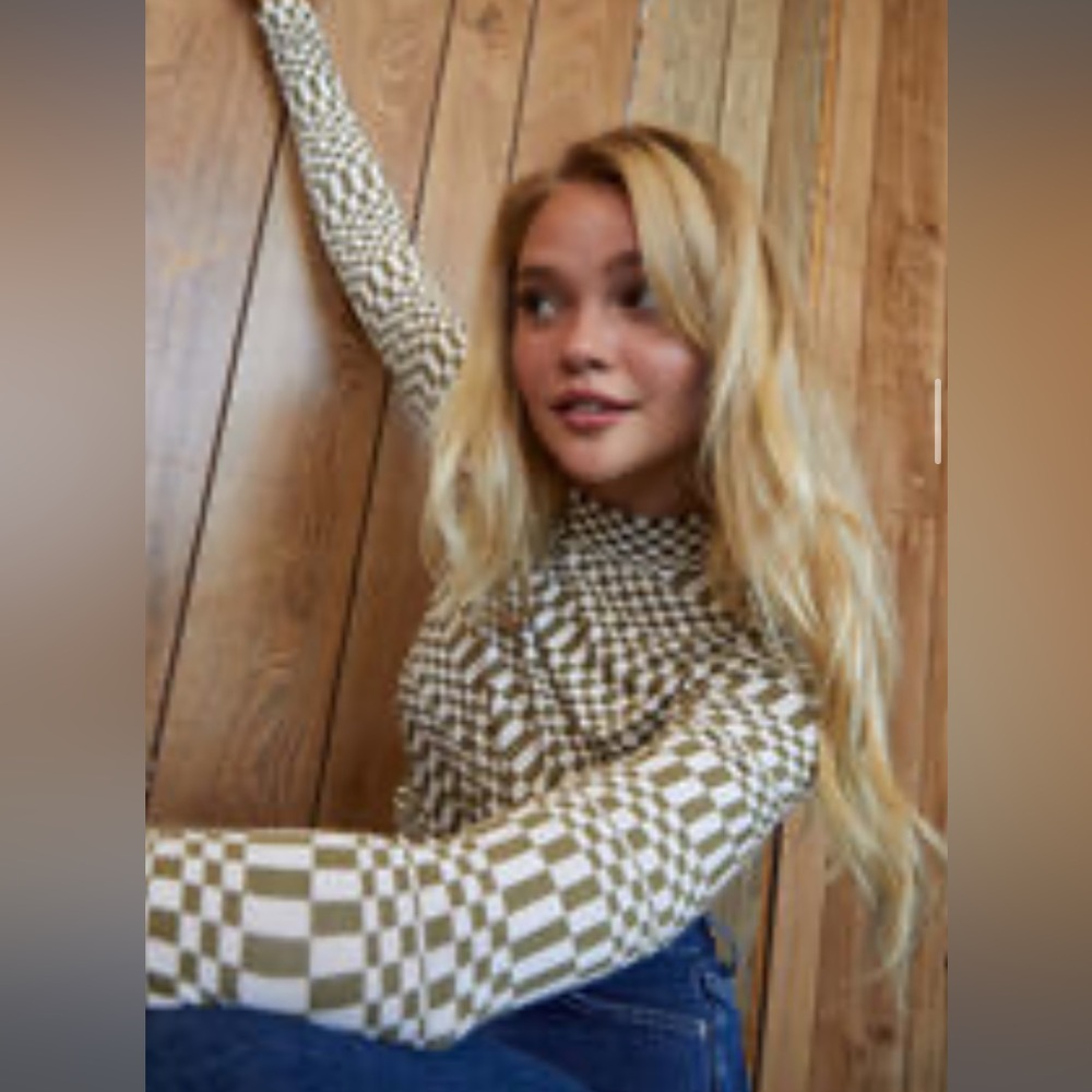 PacSun campfire printed mock neck